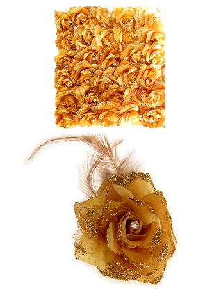 Bloem op speld/elastiek goud