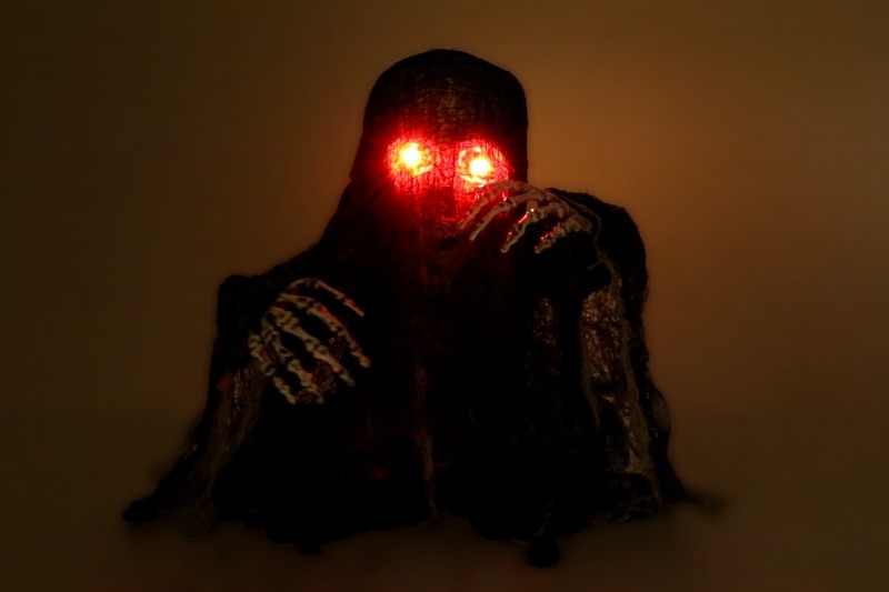 Zombie bovenlichaam beweging+geluid