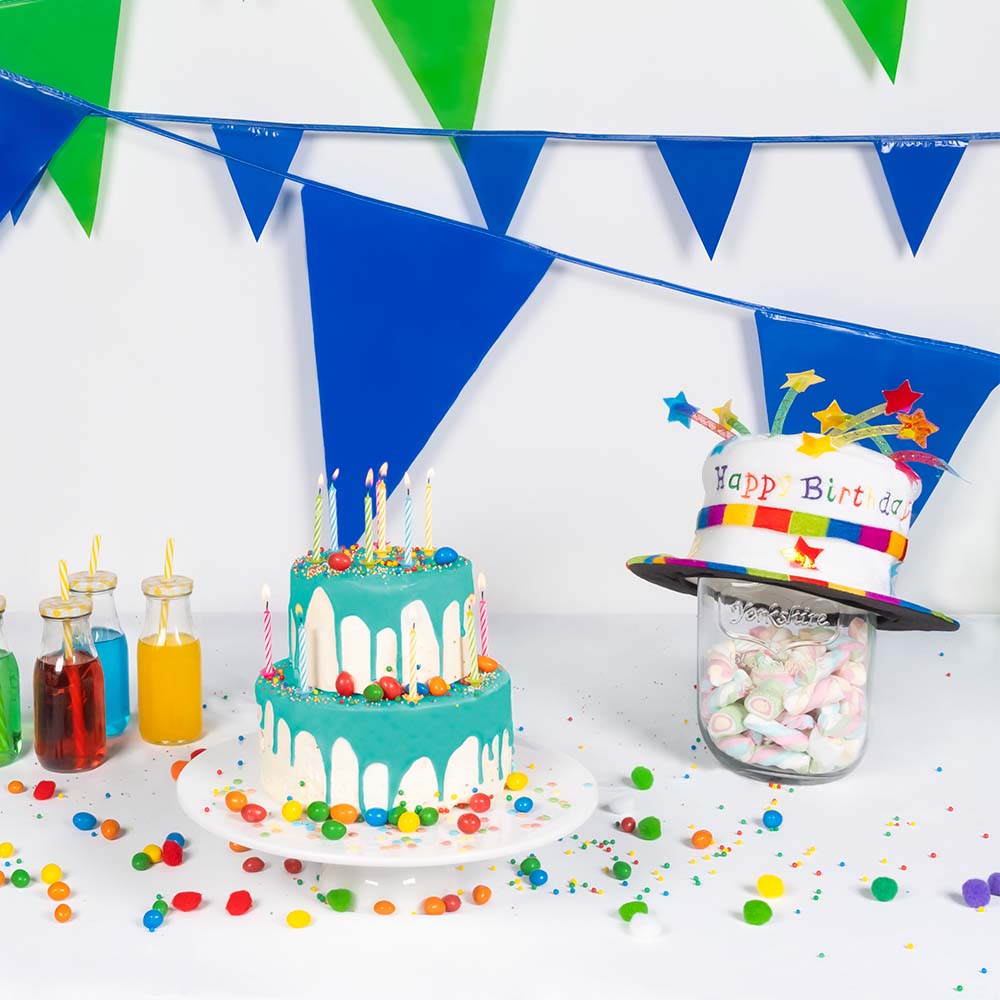 Kinderhoed Rainbow cake 'Happy birthday'