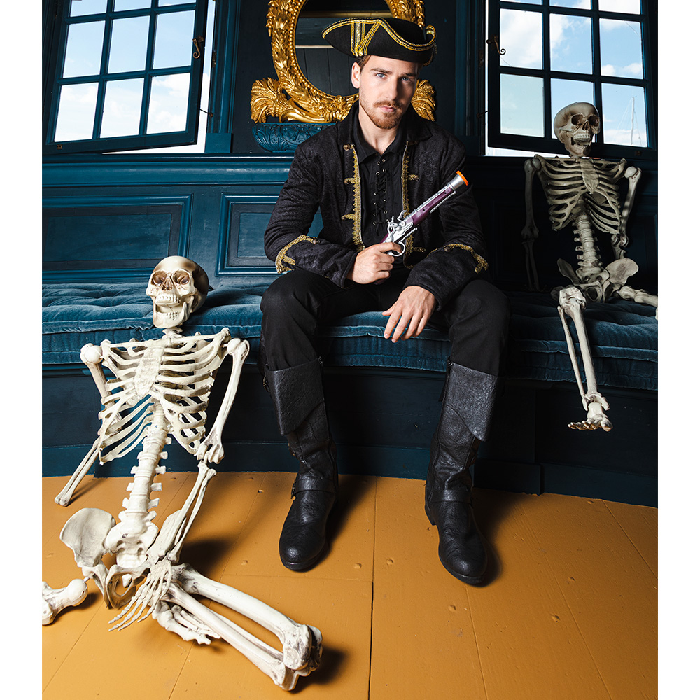 Piratenjas man (52, L)