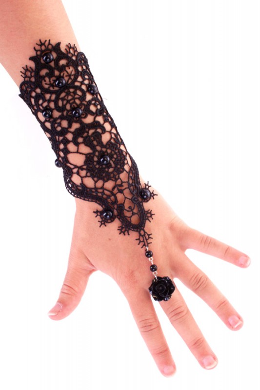 Armband kant met zwarte bloem