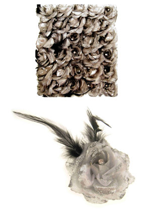 Bloem op speld/elastiek zilver