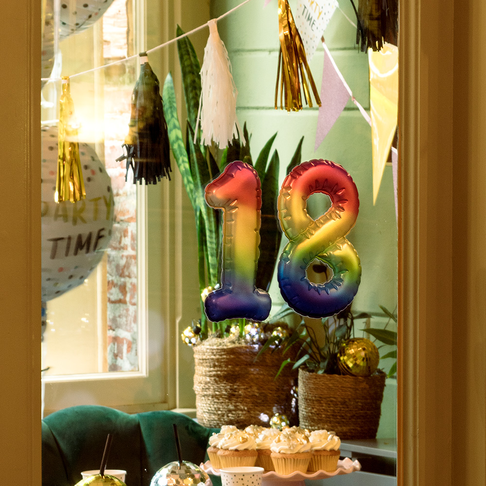 Folieballonsticker '2' regenboog (20 cm)